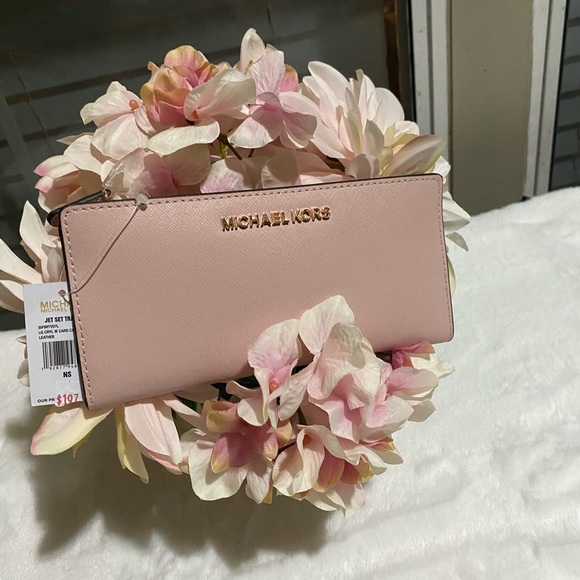 Michael Kors Handbags - Michael Kors LG carryall wallet with card case